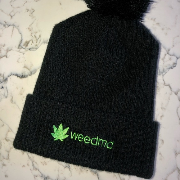 WeedMD Cannabis Pom Pom Beanie/Toque - Picture 2 of 4